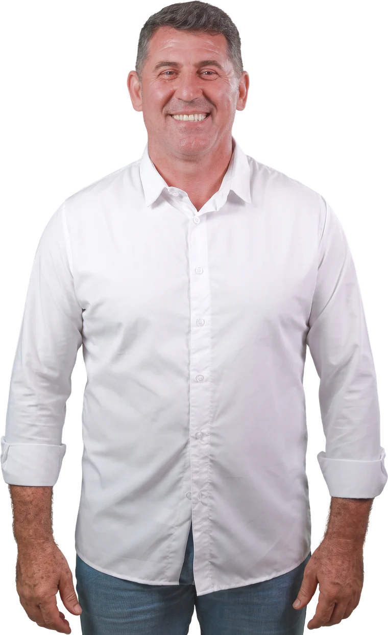 Retrato de Sidnei Bonacolsi de camisa branca.